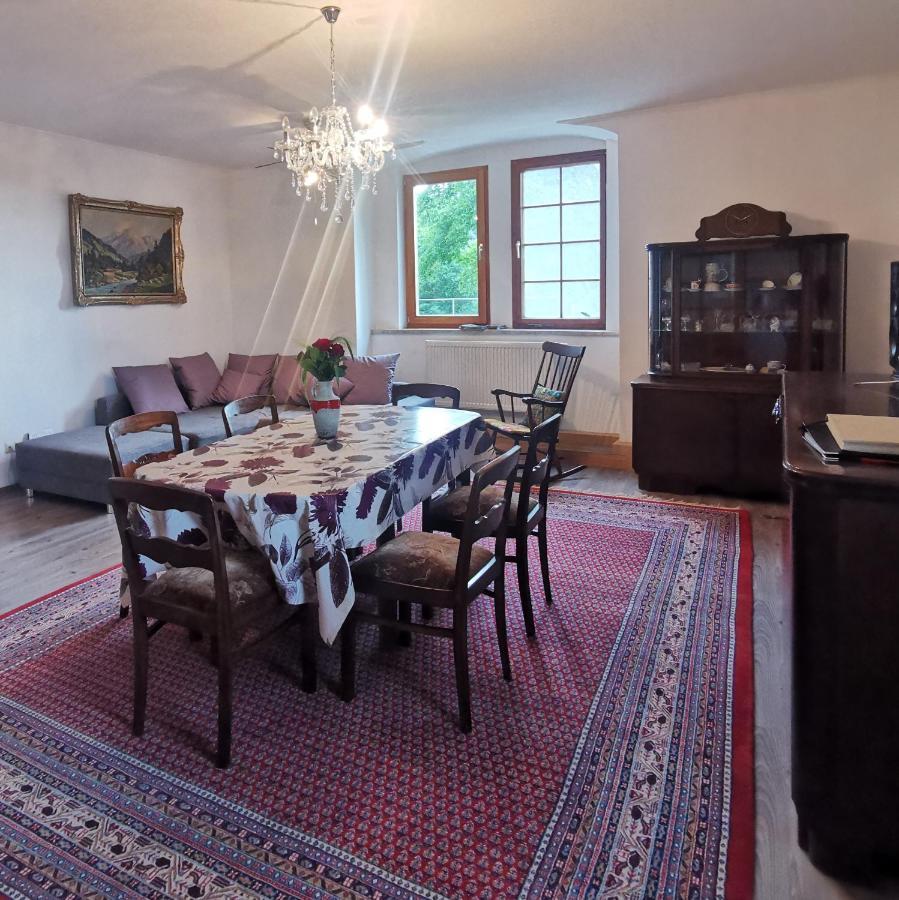 Ruhige Ferienwohnung Im Gutshaus Niederorschel Exterior foto
